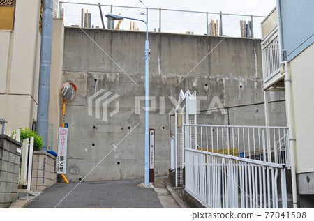 Hotaruzaka (Nakasaka / Sannenzaka) in Yanaka, Taito-ku 77041508