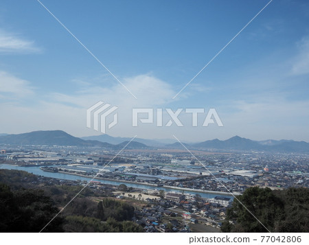 Hofu City's industrial area seen from Mukaishima 77042806