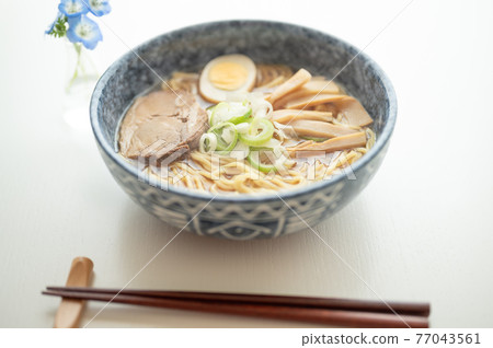 Steaming hot soy sauce ramen Steaming hot soy sauce ramen 77043561