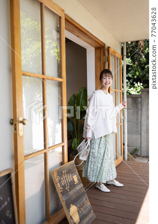 Cute lady going to a cafe 77043628