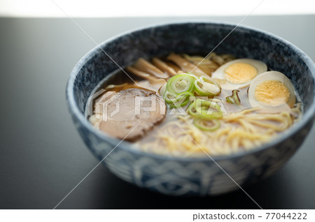 簡單的醬油拉麵 簡單的醬油拉麵 77044222