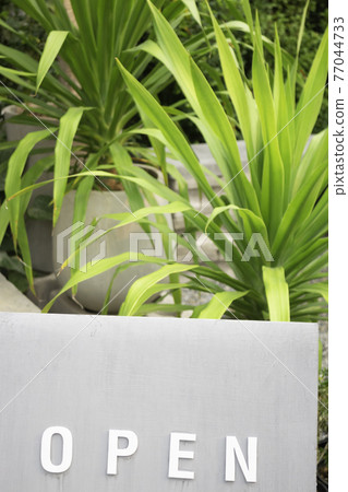 Label board outside at restaurant and coffee shop 77044733