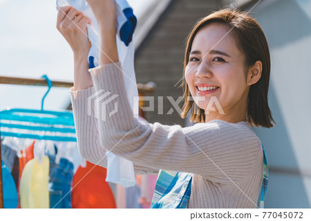 The smell of the sun 77045072