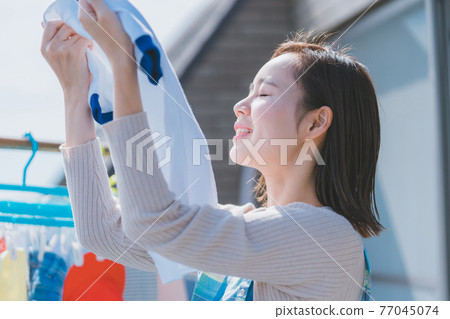 The smell of the sun 77045074