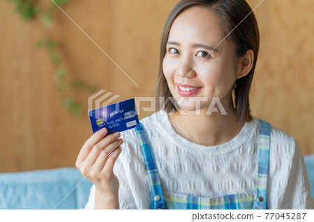 家庭主婦和信用卡 77045287