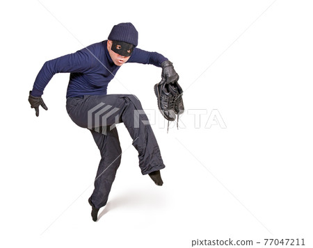 thief walk on tiptoe 77047211