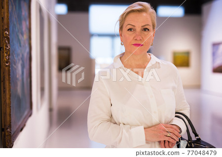 Closeup on mature female visiting museum 77048479