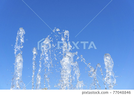 Splashes of the fountain Splashes of the fountain 77048846