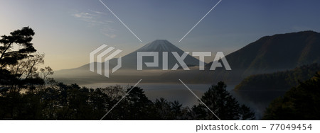 本栖湖和富士山 本栖湖和富士山 77049454