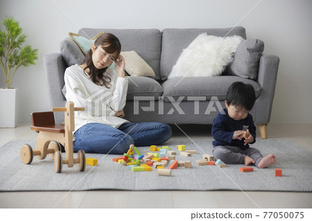 活著的父母和孩子 77050075