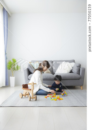 Living parent and child Living parent and child 77050159