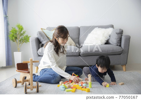 活著的父母和孩子 77050167