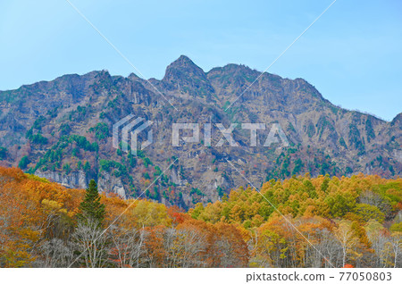 Togakushi mountain range Togakushi mountain autumn leaves Togakushi, Nagano city Togakushi mountain range Togakushi mountain autumn leaves Togakushi, Nagano city 77050803