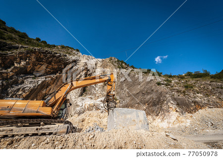 Excavator with Jackhammer in a Marble Quarry - Apuan Alps Tuscany Italy 77050978