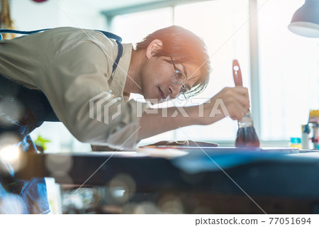 工作室男人 77051694