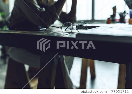 Atelier man 77051711