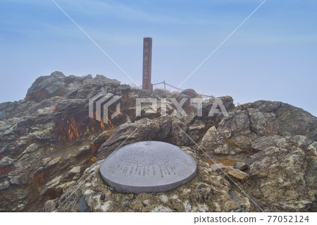 Tanigawadake, Gunma Prefecture in autumn A directional board at the top of Tomano Ear Mountain Tanigawadake, Gunma Prefecture in autumn A directional board at the top of Tomano Ear Mountain 77052124