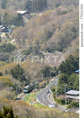 Railway Private railway: Chichibu Railway 7000 series that goes through the mountains Railway Private railway: Chichibu Railway 7000 series that goes through the mountains 77052305