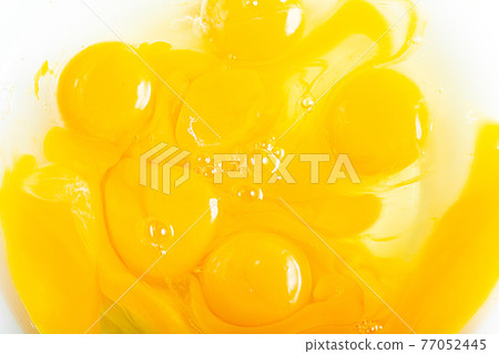 Beaten egg Raw egg in the middle of stirring Beaten egg Raw egg in the middle of stirring 77052445