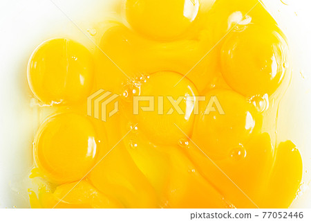 Beaten egg Raw egg in the middle of stirring Beaten egg Raw egg in the middle of stirring 77052446