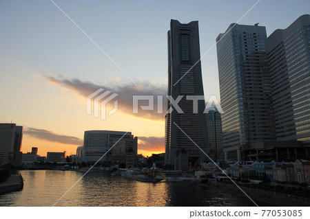 在黃昏的地標塔 在黃昏的地標塔 77053085