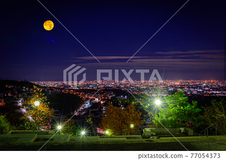 View from Yamatedaikita Park Observatory in Takarazuka City and Full Moon, Night View of Osaka Prefecture, November 23, Japan View from Yamatedaikita Park Observatory in Takarazuka City and Full Moon, Night View of Osaka Prefecture, November 23, Japan 77054373