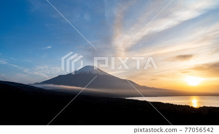 黃昏和山中湖的富士山 黃昏和山中湖的富士山 77056542