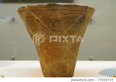 Jomon style pottery 77056733