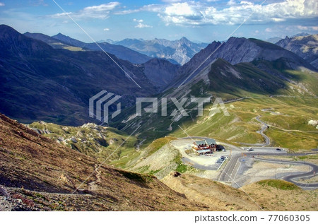 Tunnel entrance 77060305