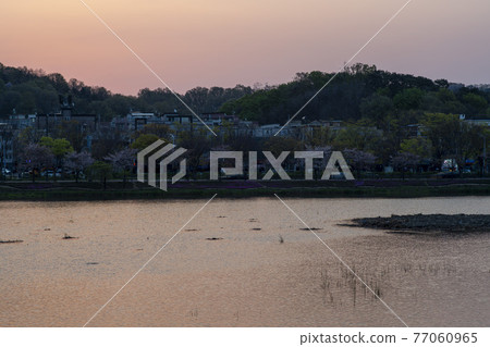 日出 日出 77060965