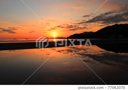 Sunset and reflection on Shinmaiko coast Sunset and reflection on Shinmaiko coast 77062070
