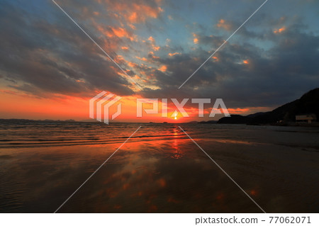 Sunset and reflection on Shinmaiko coast Sunset and reflection on Shinmaiko coast 77062071