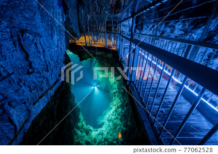 Ryusen-dong, Iwaizumi-cho, Iwate Prefecture (first underground lake) 77062528