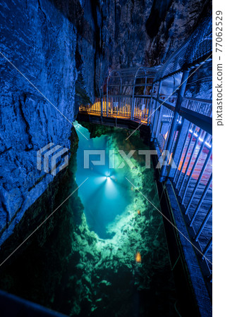 Ryusen-dong, Iwaizumi-cho, Iwate Prefecture (first underground lake) 77062529