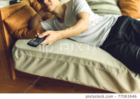 男性肖像 77063646