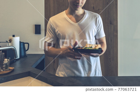 男性肖像 77063721