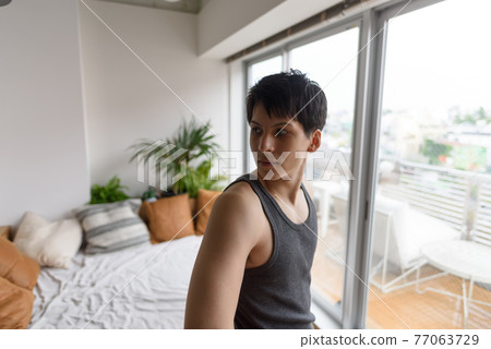 男性肖像 77063729