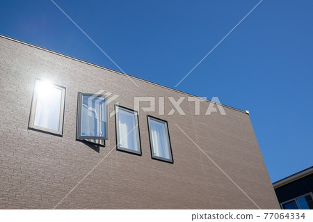 House with modern windows 77064334