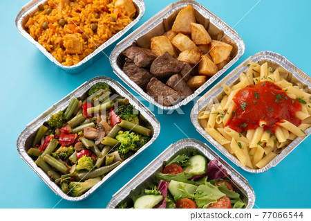 Take away healthy food in foil boxes Take away healthy food in foil boxes 77066544