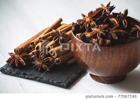star anise, cloves and cinnamon sticks star anise, cloves and cinnamon sticks 77067598