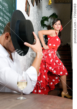 Flamenco dancers from Seville in Spain ready to dance in a typical Spanish venue Flamenco dancers from Seville in Spain ready to dance in a typical Spanish venue 77068469