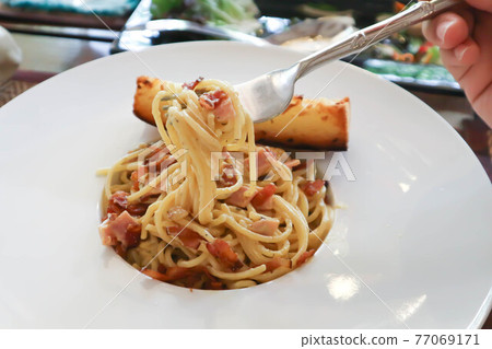 spaghetti or spaghetti carbonara with bread spaghetti or spaghetti carbonara with bread 77069171