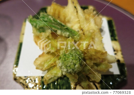 Spring tempura ingredients such as Fukinotou Spring tempura ingredients such as Fukinotou 77069328