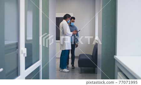 Male patient discussing diagnosis with doctor in clinic Male patient discussing diagnosis with doctor in clinic 77071995