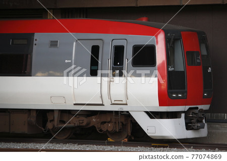 Limited express Narita Express vehicle refraining from conversion to Tobu-Nikko direct flight 77074869