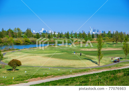 荒川岸到初春風光荒川河床高爾夫球場埼玉新市區中心 荒川岸到初春風光荒川河床高爾夫球場埼玉新市區中心 77076983