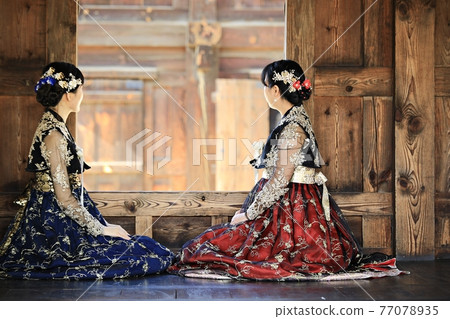 Beauty, traditional costumes, fashion Beauty, traditional costumes, fashion 77078935