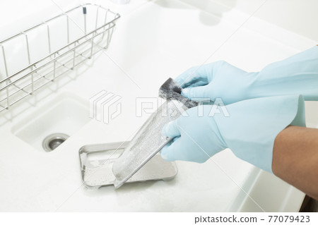 Kitchen sink cleaning Kitchen sink cleaning 77079423