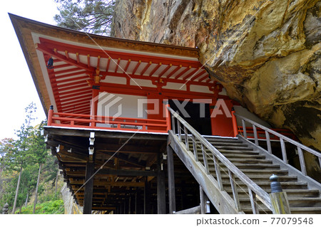 Takkoku Saikoji, a rock cave made of cliffs 77079548