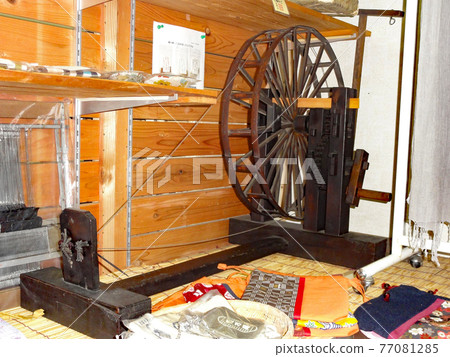 Tokamachi hand weaving machine 77081285